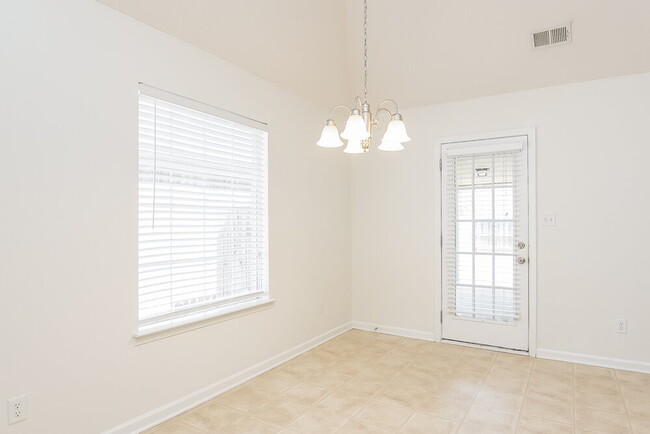 Foto del edificio - 7086 Crape Myrtle Dr