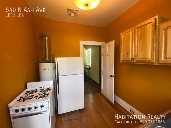 Building Photo - 540 N Ash Ave