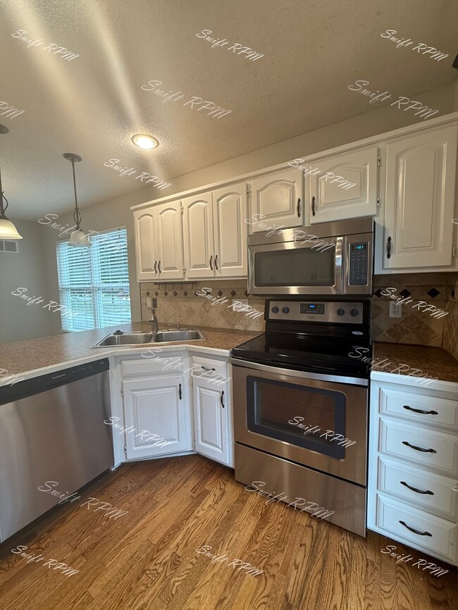 Foto del edificio - 1354 S Brentwood Dr