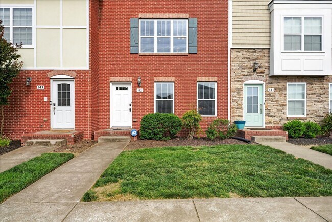 Foto del edificio - 3 Bedroom 3 1/2 Bath Pet Friendly Condo For Rent!