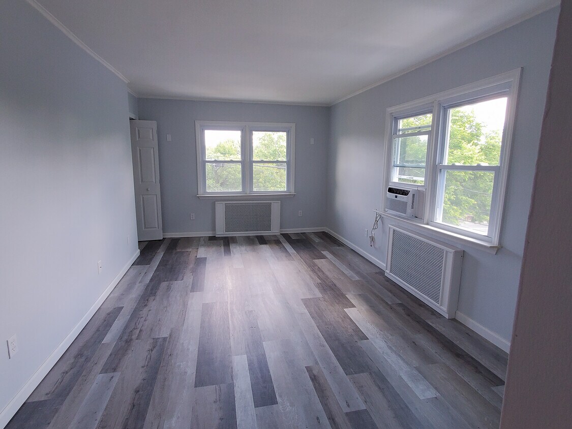 LivingRoom_View2 - 1263 N Railroad Ave