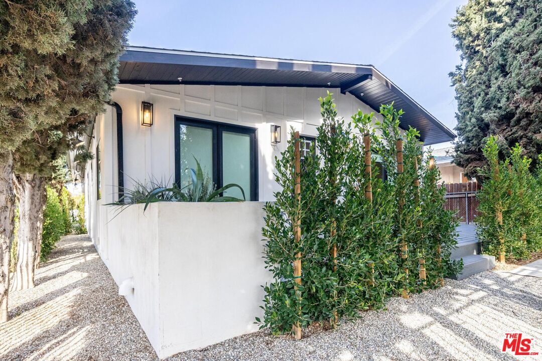 1249 S Muirfield Rd, Los Angeles, CA 90019 Apartment for Rent in Los