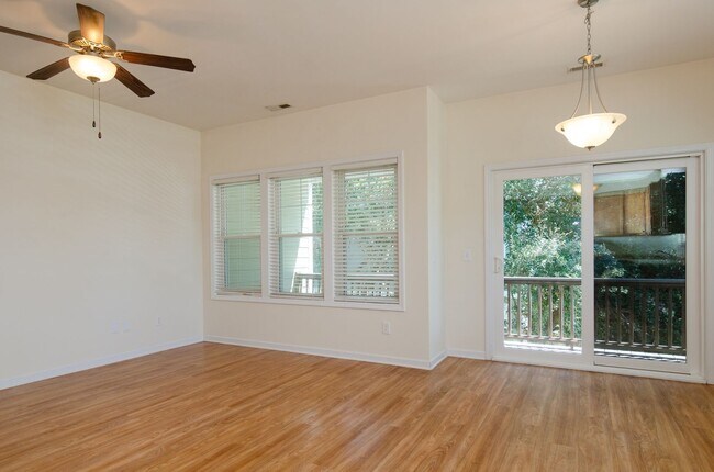 Building Photo - 705 3rd Ave Ext