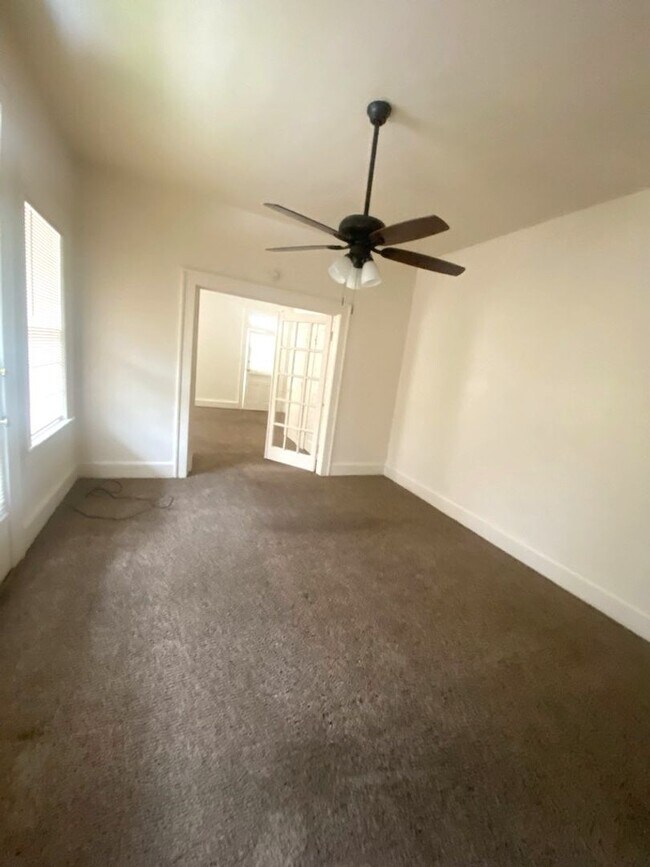 Building Photo - SCHAUL STREET 2339 APT A-C