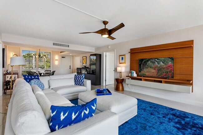 Foto del edificio - 130 Lakeshore Dr