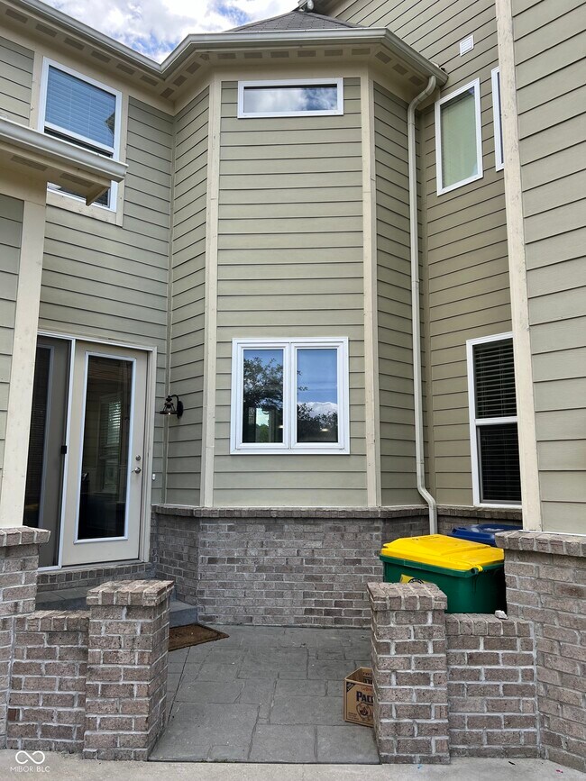 Building Photo - 2705 E High Grove Cir