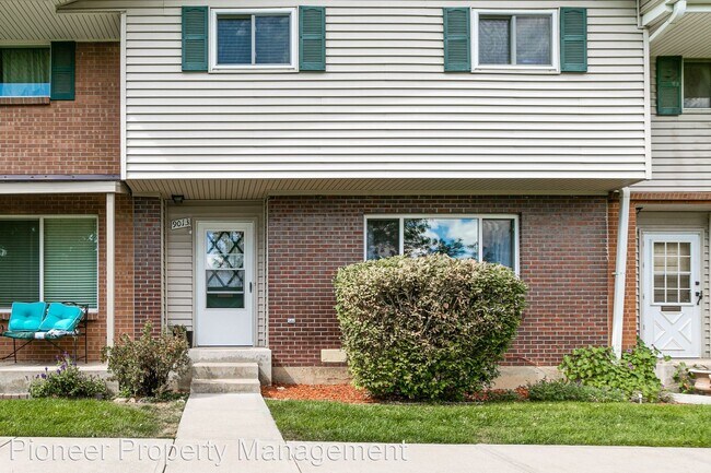 Building Photo - 4 br, 2.5 bath House - 9013 E Mansfield Ave