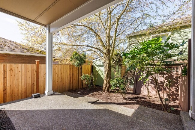 Building Photo - 1619 SW Barton St