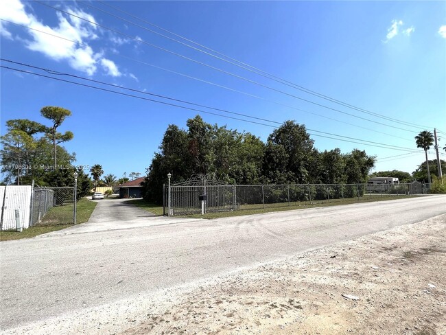 Foto del edificio - 24595 SW 124th Ave