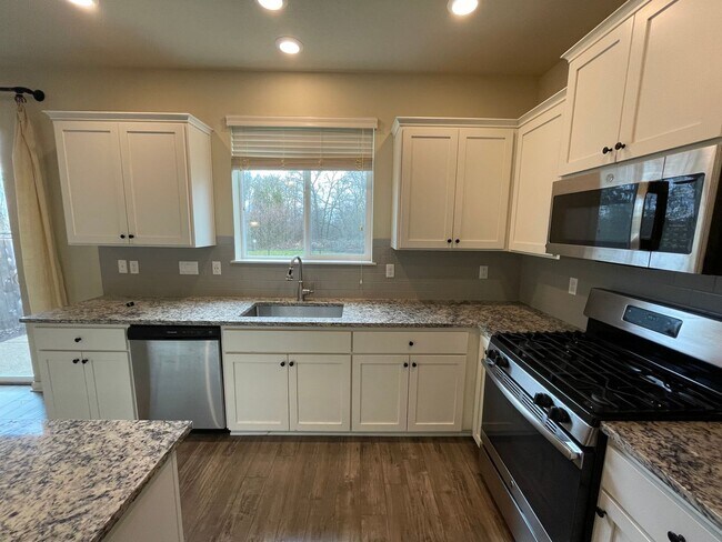 Foto del edificio - Newer North Plains House - 4 Bedrooms, 2.5 baths with Solar Energy Savings!