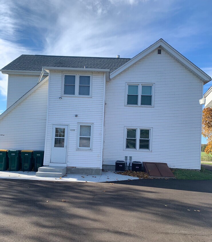 1530 Riverview Dr Unit Lower, Kewaskum, WI 53040 Apartments in