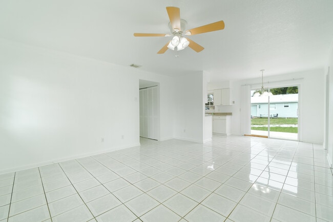 Great Room v2 - 915 SE Lake St