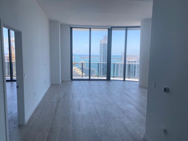 Foto del edificio - 45 SW 9th St