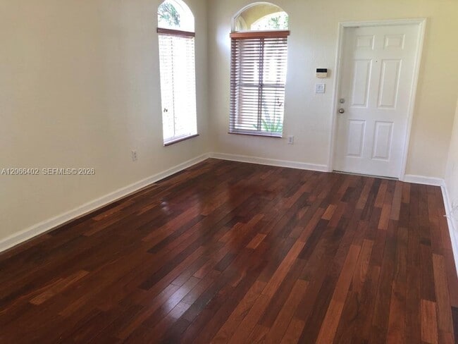 Foto del edificio - 5598 NW 113th Ave