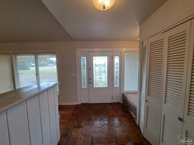 Foto del edificio - 8598 Meadowbrook Dr