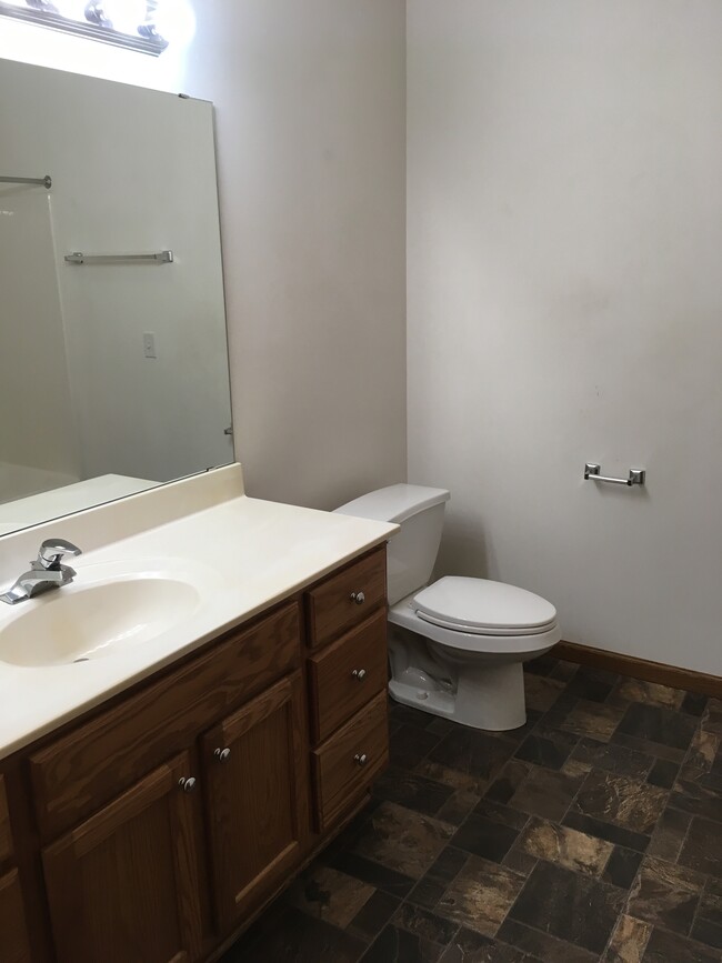 Foto del edificio - 302 E 9th St