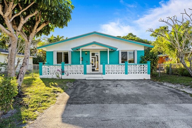 Comfortable Oakland Park Living - 3BR with Outdoor Space - Comfortable Oakland Park Living - 3BR with Outdoor Space House