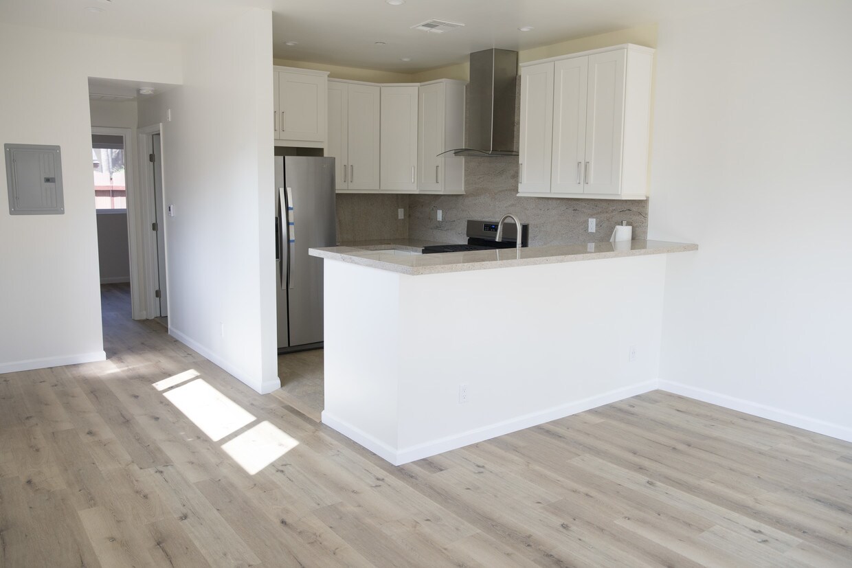 Foto principal - 1651 W Kenneth Rd