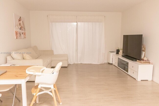Foto del edificio - 2200 S Cypress Bend Dr
