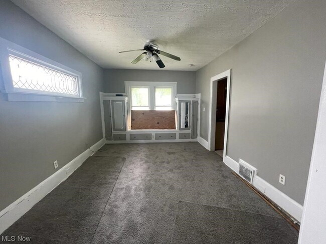 Foto del edificio - 3281 E 121st St