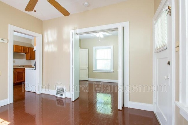 Building Photo - 2834 E Elm St