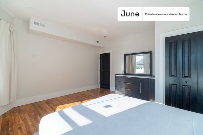 Foto del edificio - Room in Shared 5 bed/2 bath home