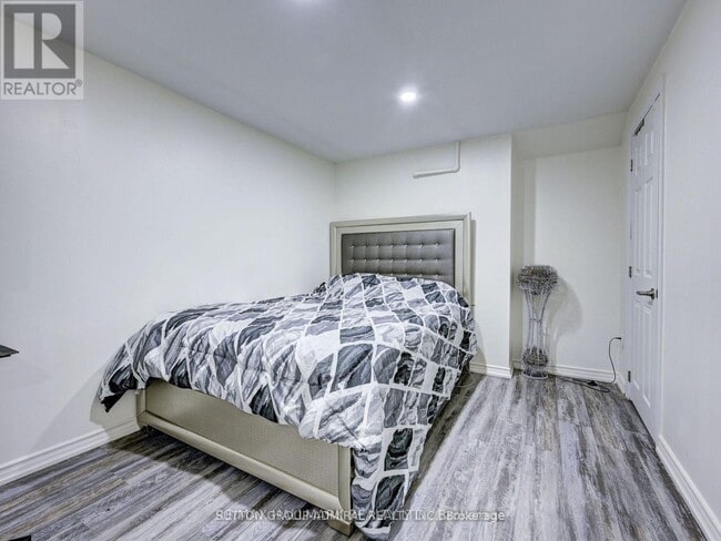 Building Photo - 205 London Rd