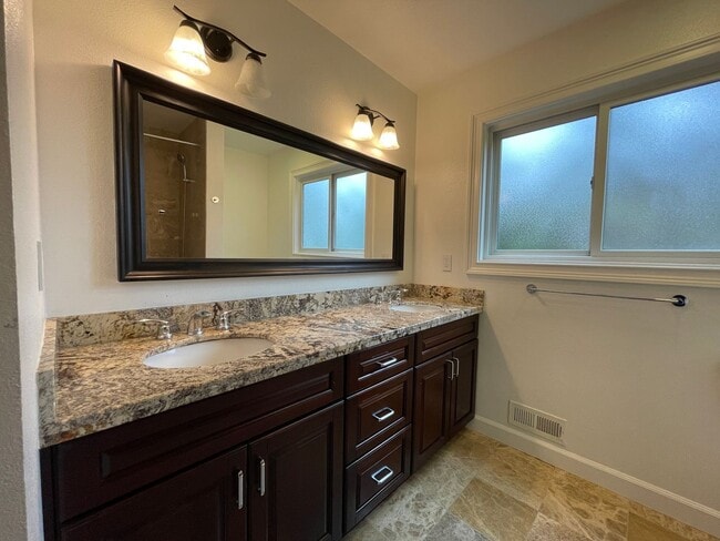 Building Photo - SUNNYVALE - Sunnyvale Updated 4-Bed, 2-Bat...
