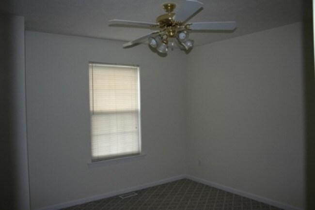 Building Photo - 172 Pointers Ct