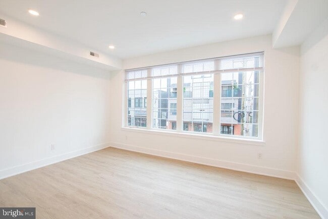 Building Photo - 1324 Frankford Ave