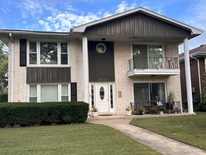 Building Photo - 4601 Maple Ave