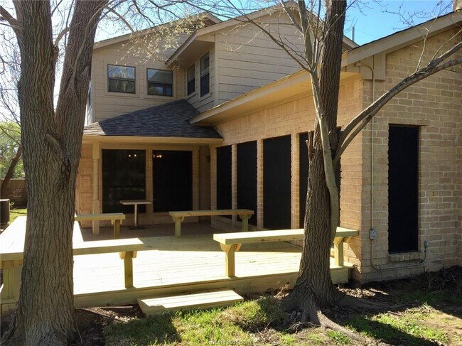 Building Photo - 2918 Broadmoor Dr