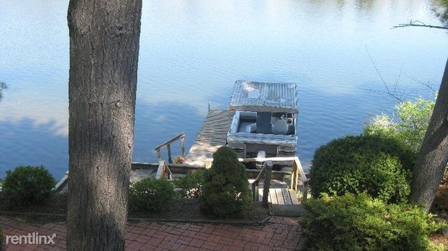 Foto del edificio - 2 br, 2 bath House - 876 Pine Tree Road West