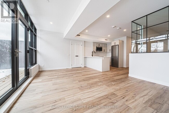 Photo du bâtiment - 555 Sanatorium Rd