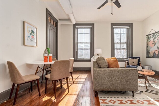 Foto del edificio - 126 E 13th St