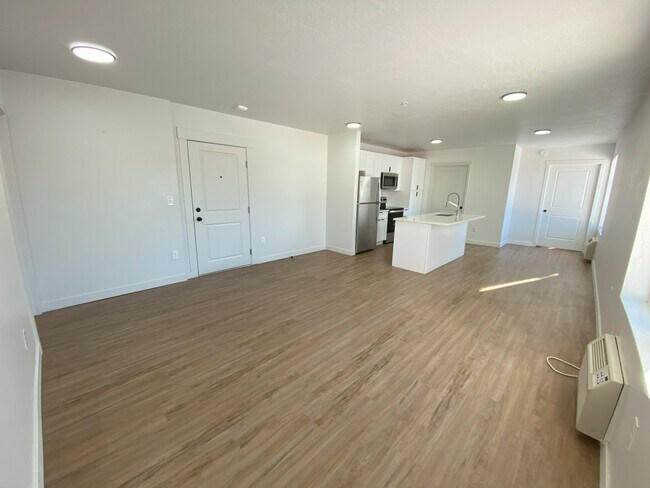 Building Photo - 404 E 5600 S
