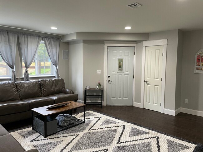 Foto del edificio - 3216 36th Ave NE