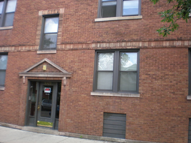 Building Photo - 5925 W Thomas St