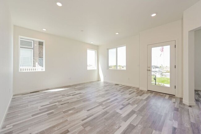 Building Photo - 1262 S Algonquian St