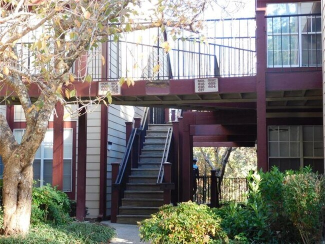 Building Photo - 615 Cypress Pointe St