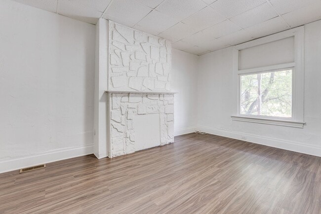 Building Photo - 112 Tecumseh St