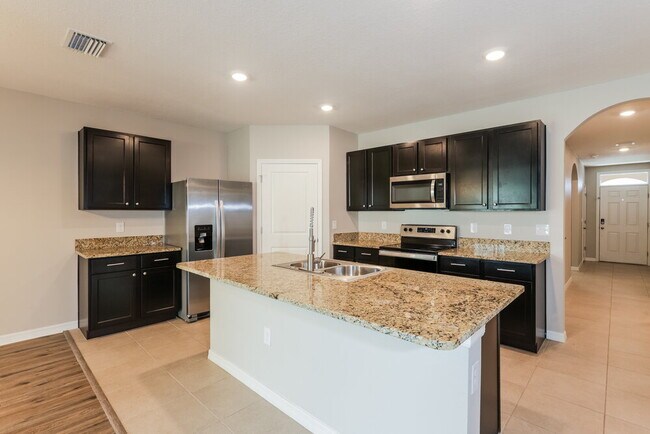 Building Photo - 16471 Little Garden Dr