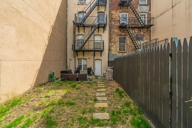 Foto del edificio - 214 6th St
