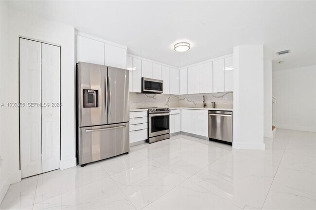 Building Photo - 16418 SW 72nd Terrace