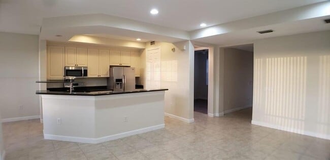 Photo - 8207 NW 128TH LN  UNIT 18-B House