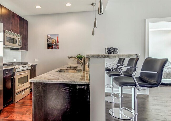 Foto del edificio - 905 Juniper St NE