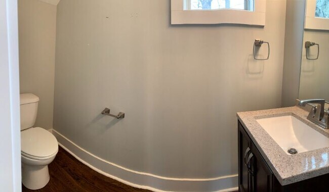 Building Photo - 2916 Davis Ave