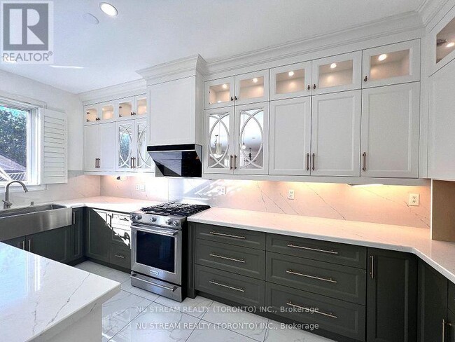 Building Photo - 5 Victoria Wood Ave