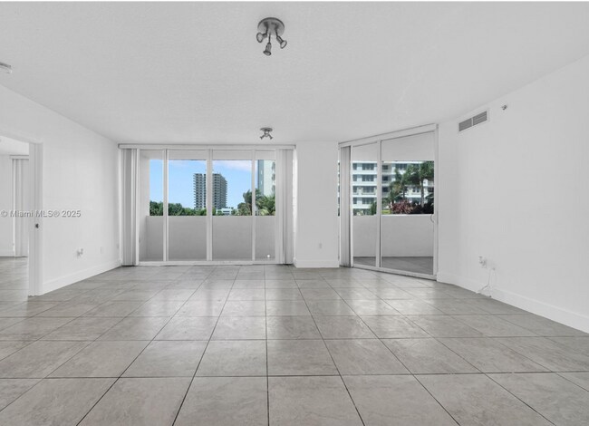 Foto del edificio - 1881 79th Street Cswy