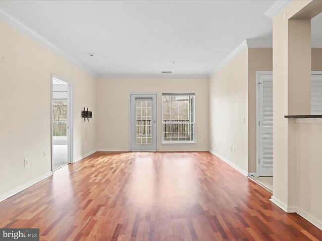 Sala de estar - 4860 Eisenhower Ave